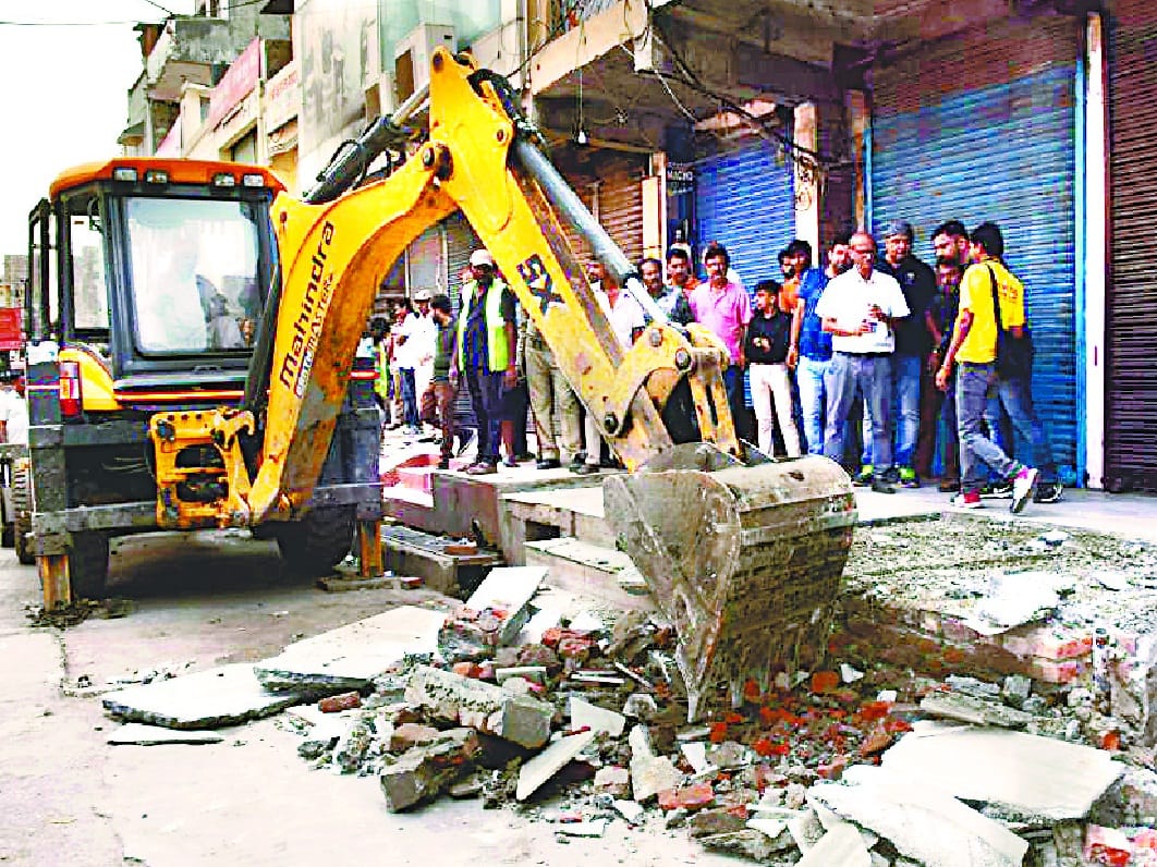 the encroachment of 35 shops Broken 