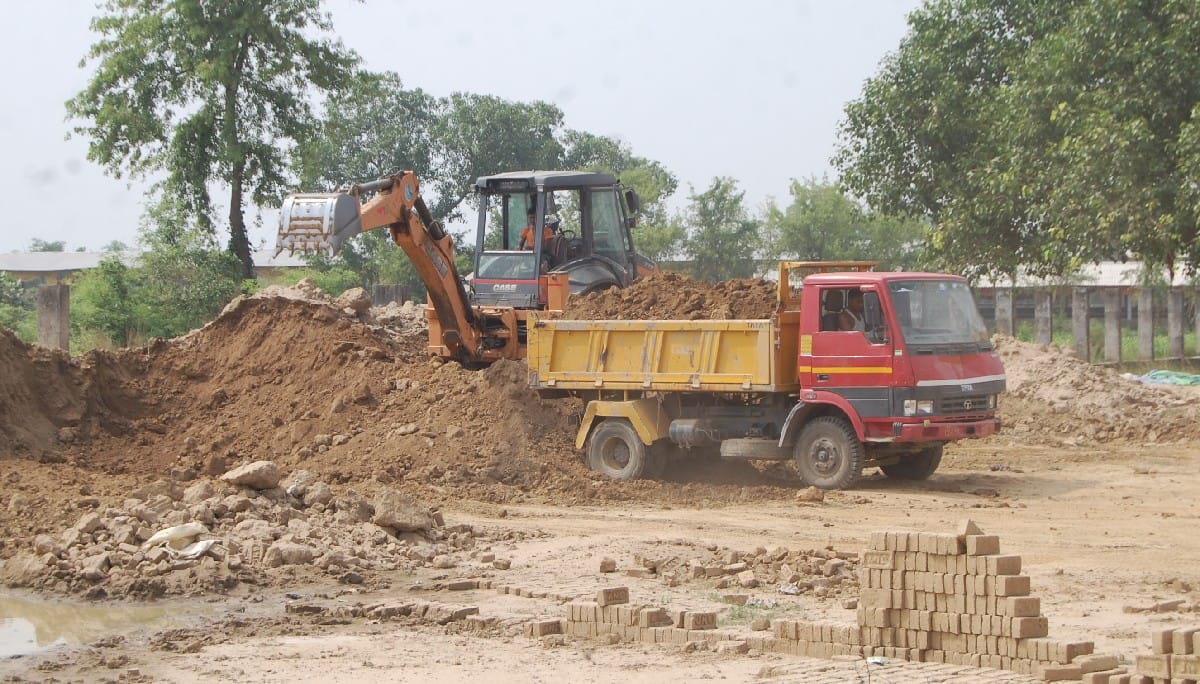 केंद्रीय विद्यालय की जमीन से हटा बबलू का कब्जा