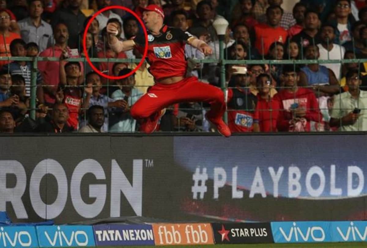  AB De Villiers splendid One Hand Catch Inspires Hilarious Memes Across Social Media