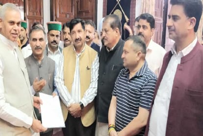 himachal congress party protest over karnataka election issue