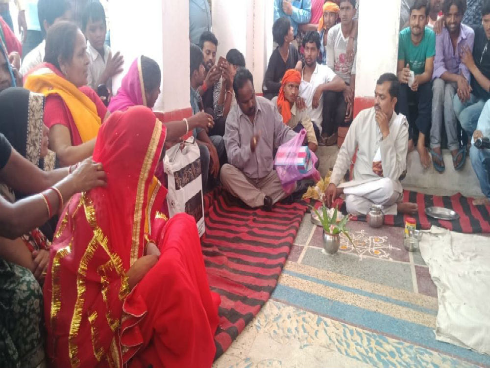 Couple gets married at police station firozabad