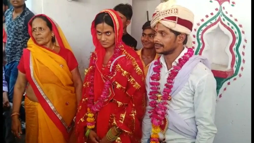 Couple gets married at police station firozabad