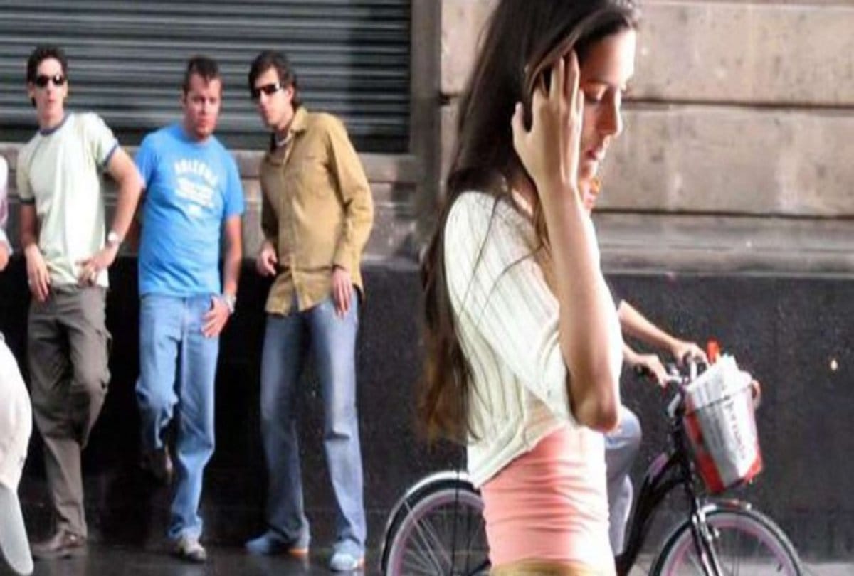 A men charged up to 750 euro in case of eve teasing at France