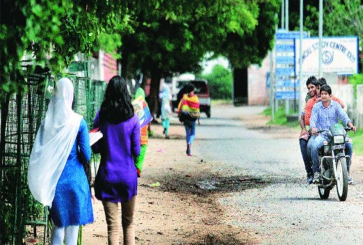 A men charged up to 750 euro in case of eve teasing at France