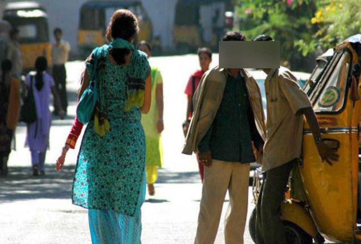 A men charged up to 750 euro in case of eve teasing at France