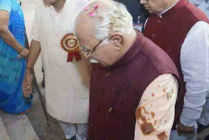 black oil thrown on haryana cm manohar lal khattar in hisar