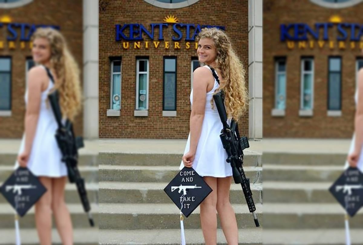 here is why Kaitlin Bennett poses with rifle AR 10 in campus
