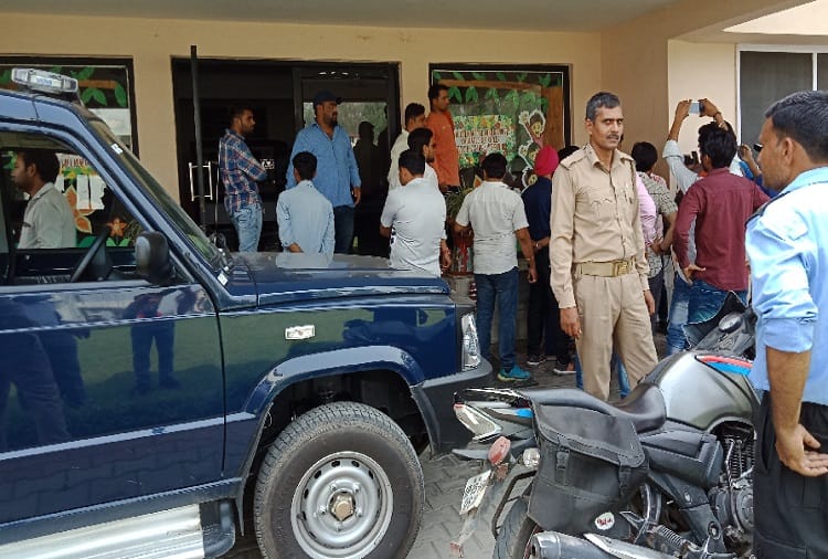 Kashmiri teacher beaten up student at meerut, see photos