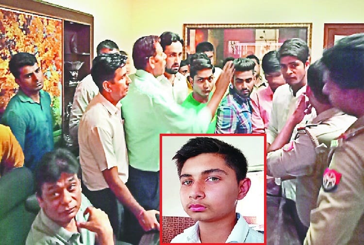 Kashmiri teacher beaten up student at meerut, see photos