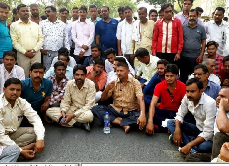 MLA protest on Budaun highway, traffic haults