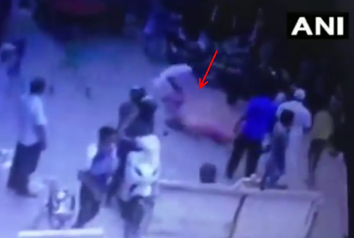 women killed on mid of the road by relatives in property dispute at delhis jagatpuri