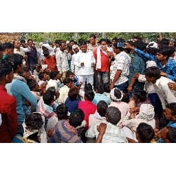 farmer died in the cantact of tractor in amroha