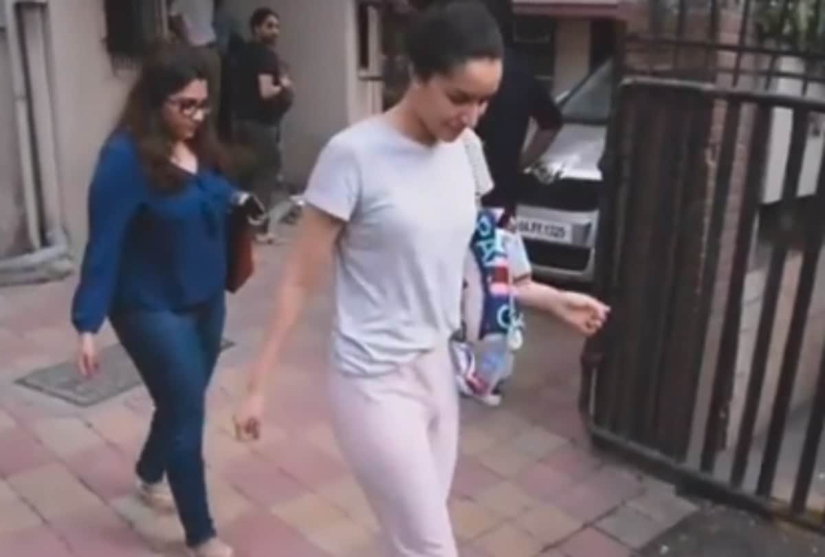 shraddha kapoor respect for old women video viral