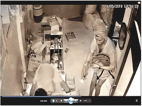14 lakhs of stolen from bullion shop in fatehpur