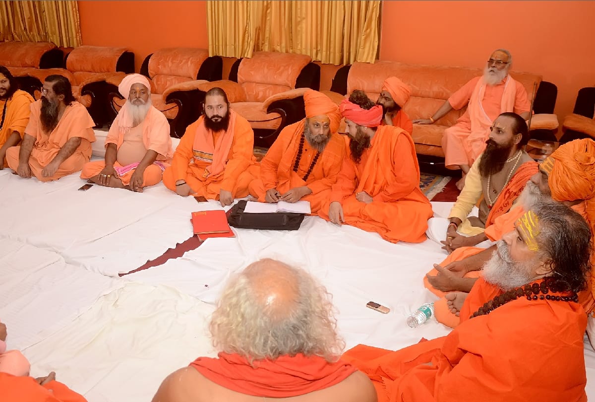 This akhada saints are the Highly Educated read the story of Niranjani Akhada
