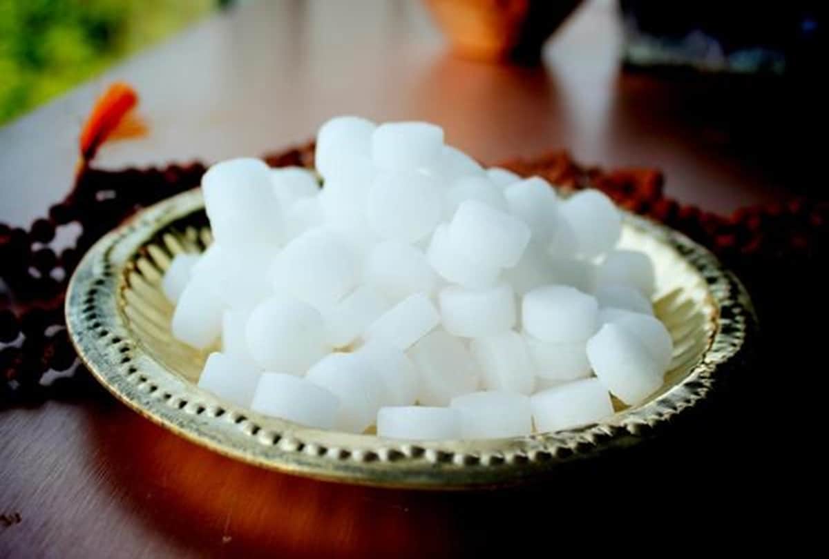 know about these benefits of camphor by Ayurvedacharya
