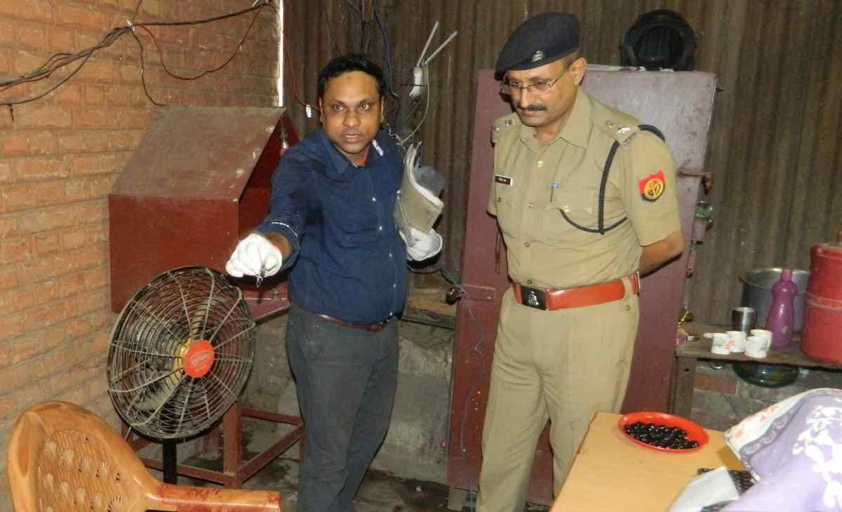 Criminal gun shot on man in chandauli