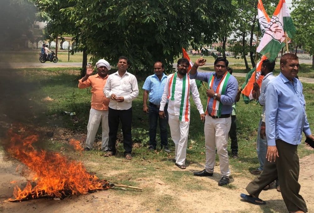 Congress burnt effigy of Modi-Shah