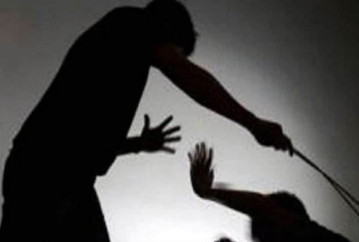 two student clash get bloody, one student cuts his classmate nose through teeth