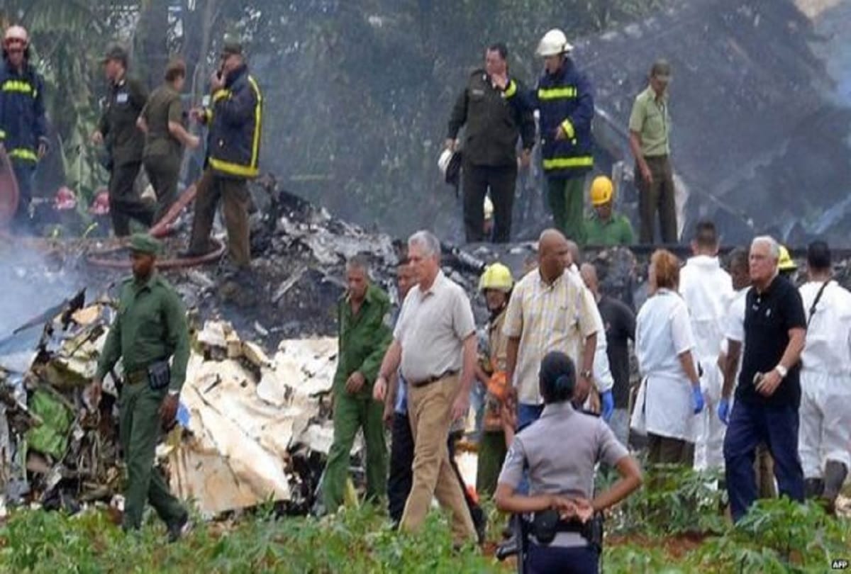 Boeing 737 with 104 passengers, crashes after taking off from Havana airport