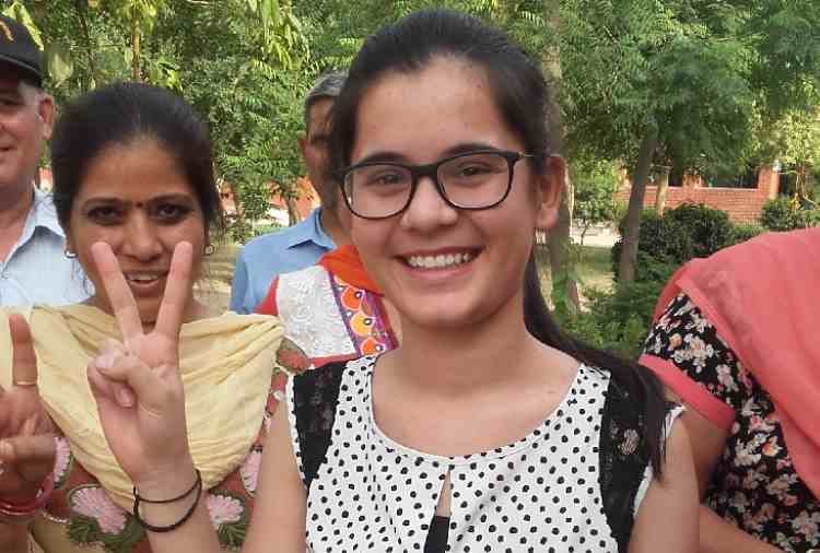 chandigarh, haryana board 12th non-medical topper hina interview