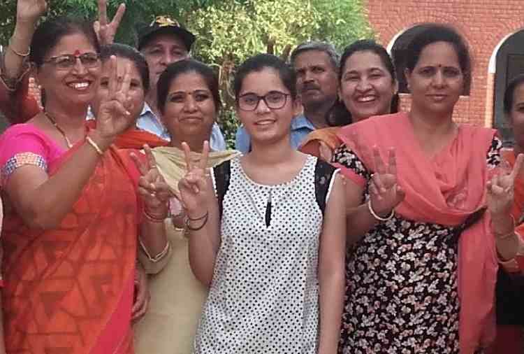 chandigarh, haryana board 12th non-medical topper hina interview