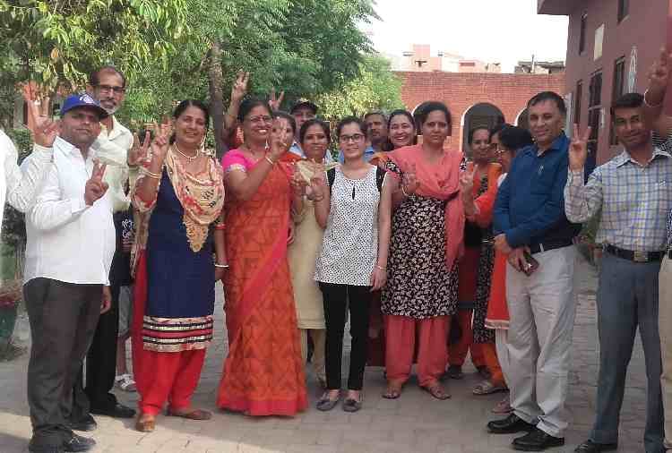 chandigarh, haryana board 12th non-medical topper hina interview
