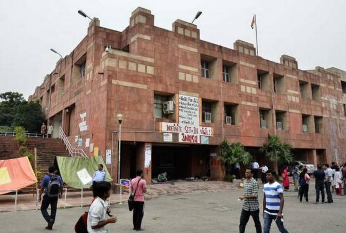 Record 68 per cent vote in JNSU election in Delhi