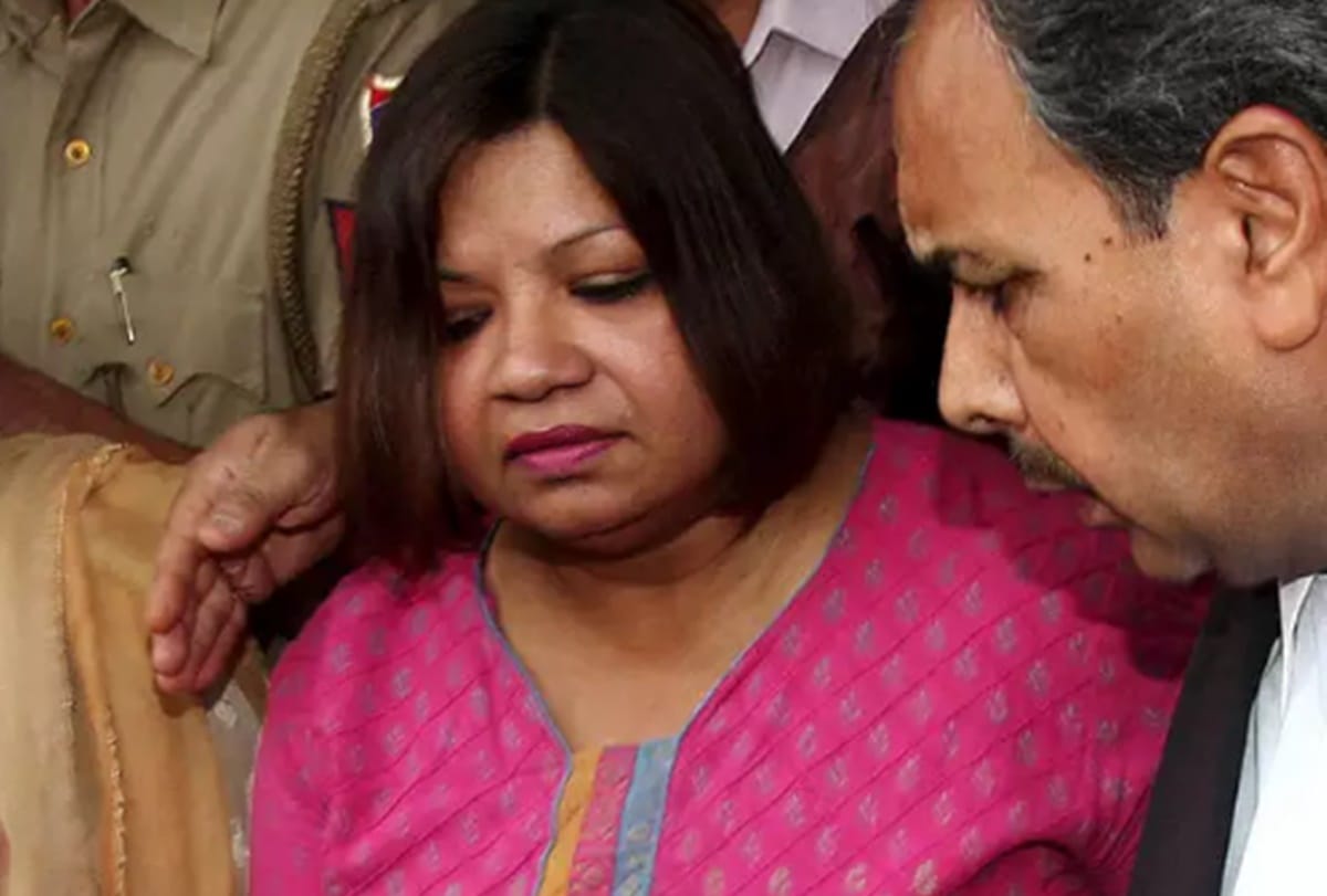 Patiala Court convicted Diplomat Madhuri Gupta of giving confidential information to ISI agent 