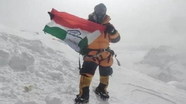 chandigarh, Shivangi Pathak becomes the youngest climber of Mount Everest