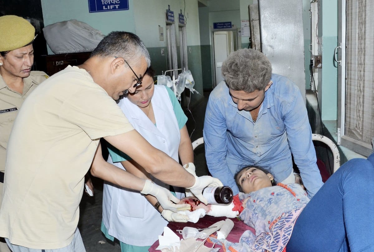 Bilaspur Tourist Bus accident 26 injured 3 refer to PGI Chandigarh