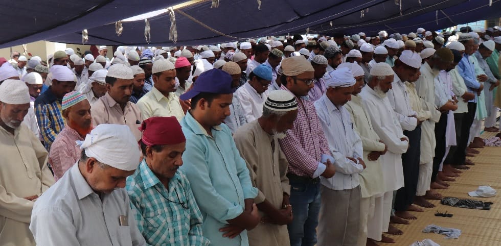 रब को राजी करने में गुजरा रमजान का पहला जुमा