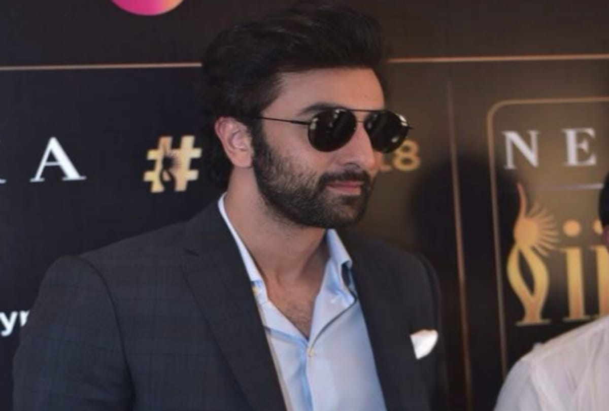 after aishwarya rai ranbir kapoor makes his social media debut
