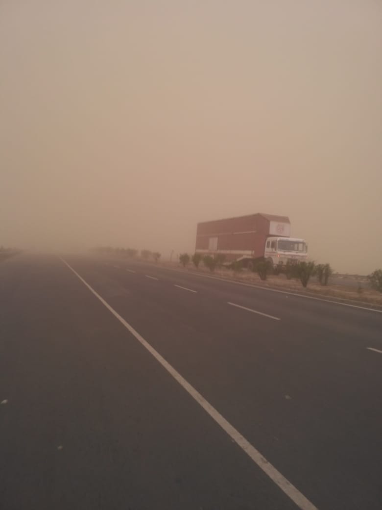 thunderstorm in agra after weather change 
