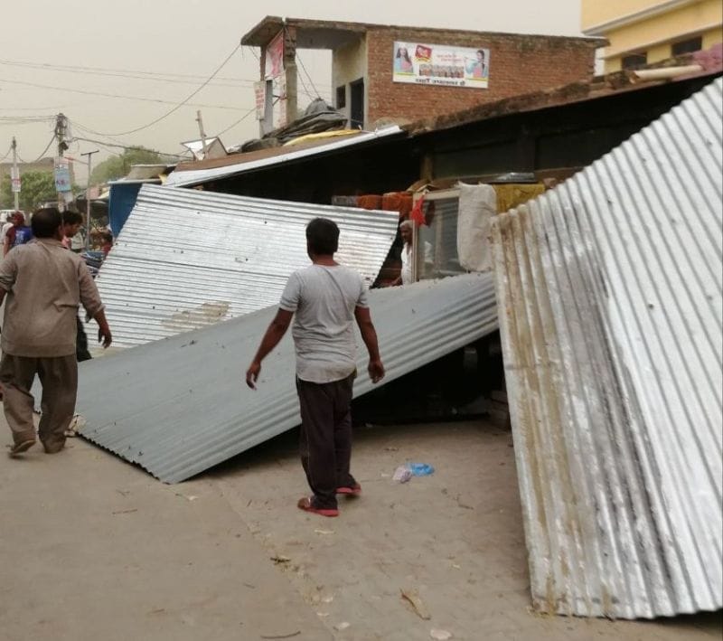 भीषण गर्मी और बिजली कटौती से हाहाकार