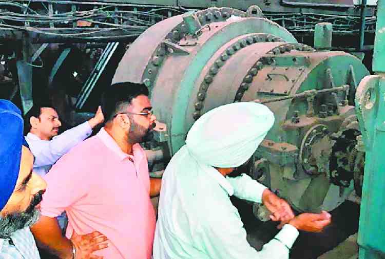 mass fishes died due to poisonic water in beas, chhadha sugar mill sealed