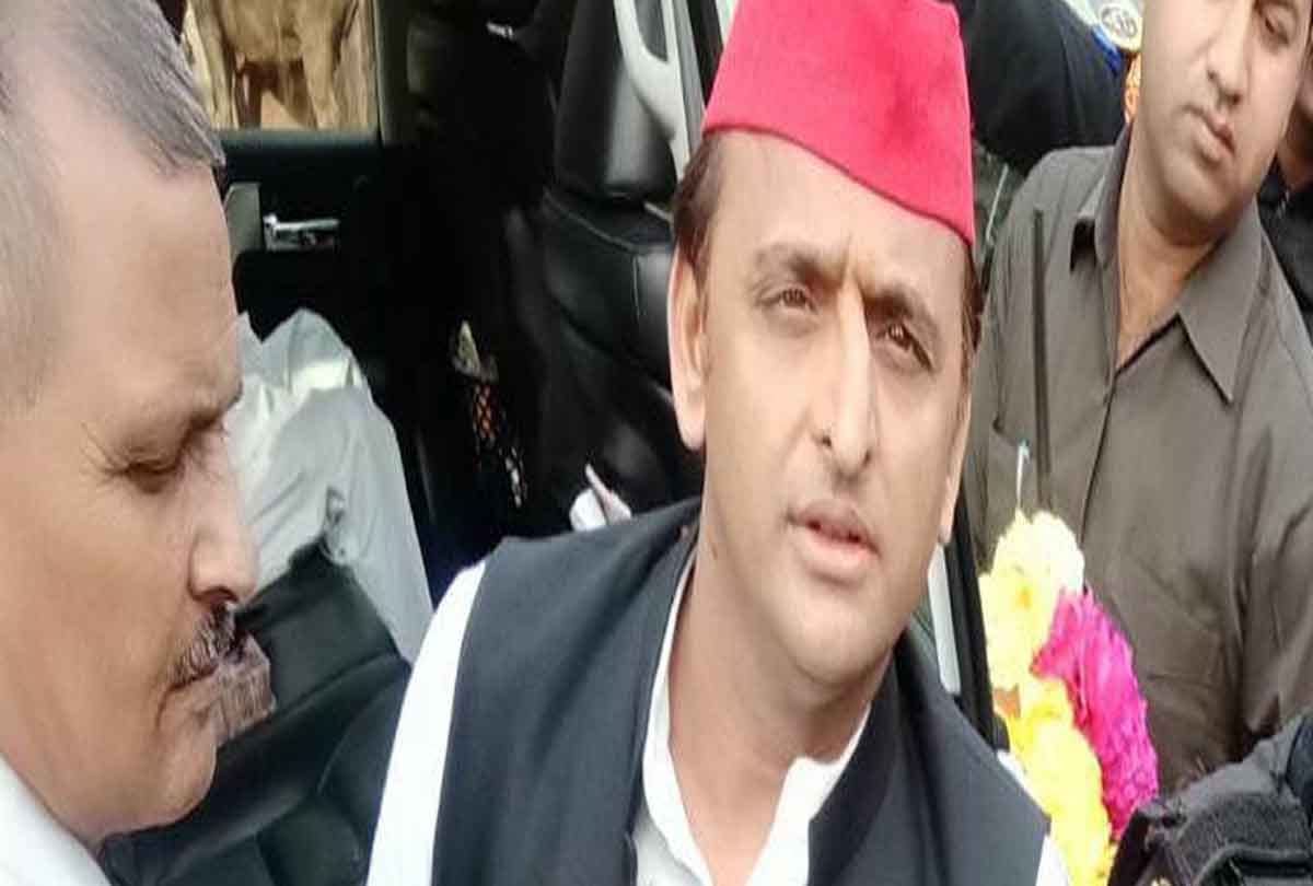 Akhilesh targets yogi government on sachendi poisonous liquor case