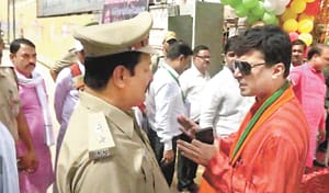 The MLA threatened the SP, said- you people understand the language of shoes