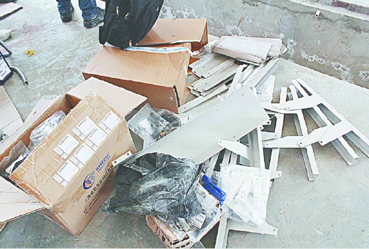 Fifty lakh pieces of goods robbed in electric substation by Robbers at Greater Noida