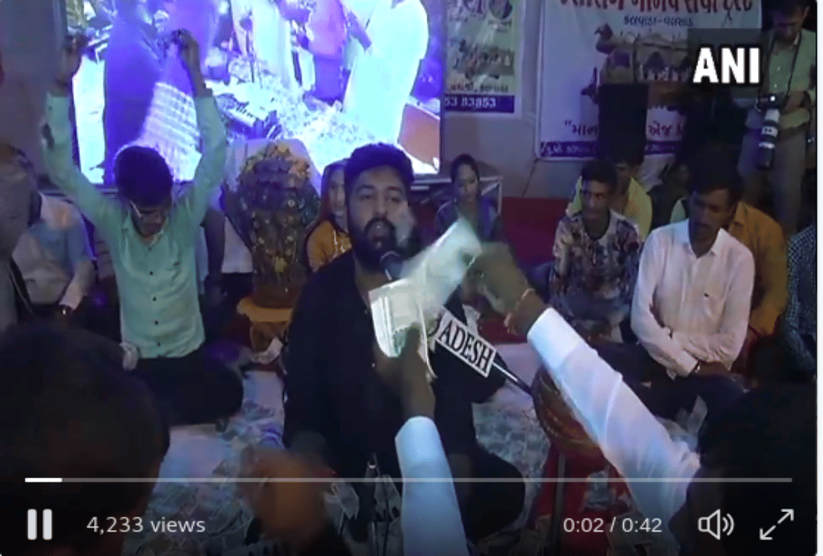 Folk singers being showered with money, around Rs 50 lakhs at a devotional programme in Gujarat