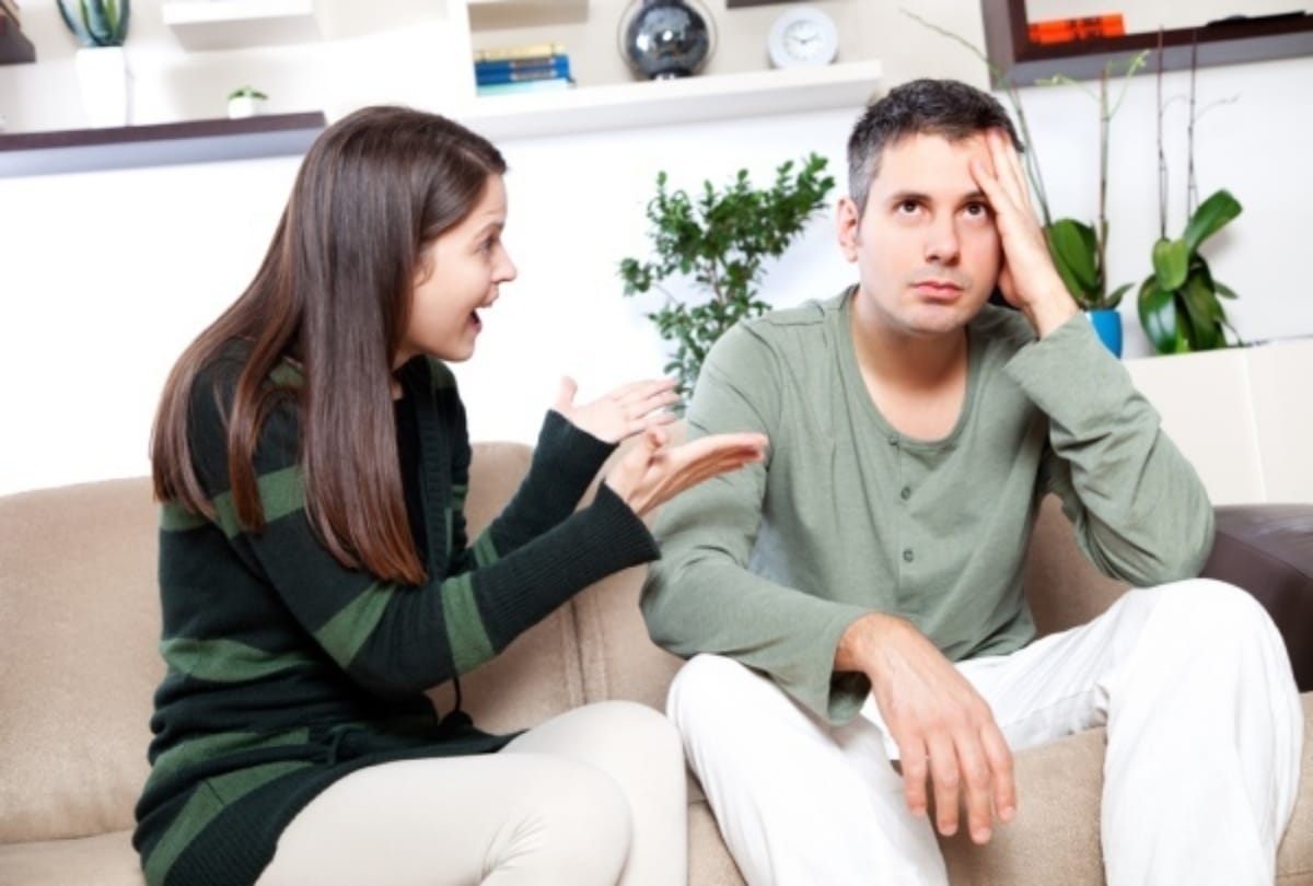 Every Guy Hates these habits of Irritating Girlfriend