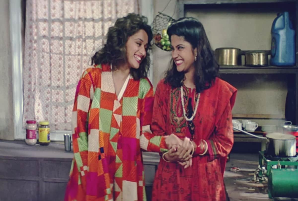 Madhuri Dixit dances with Renuka Shahane on lo chali mai of hum aapke hai kaun