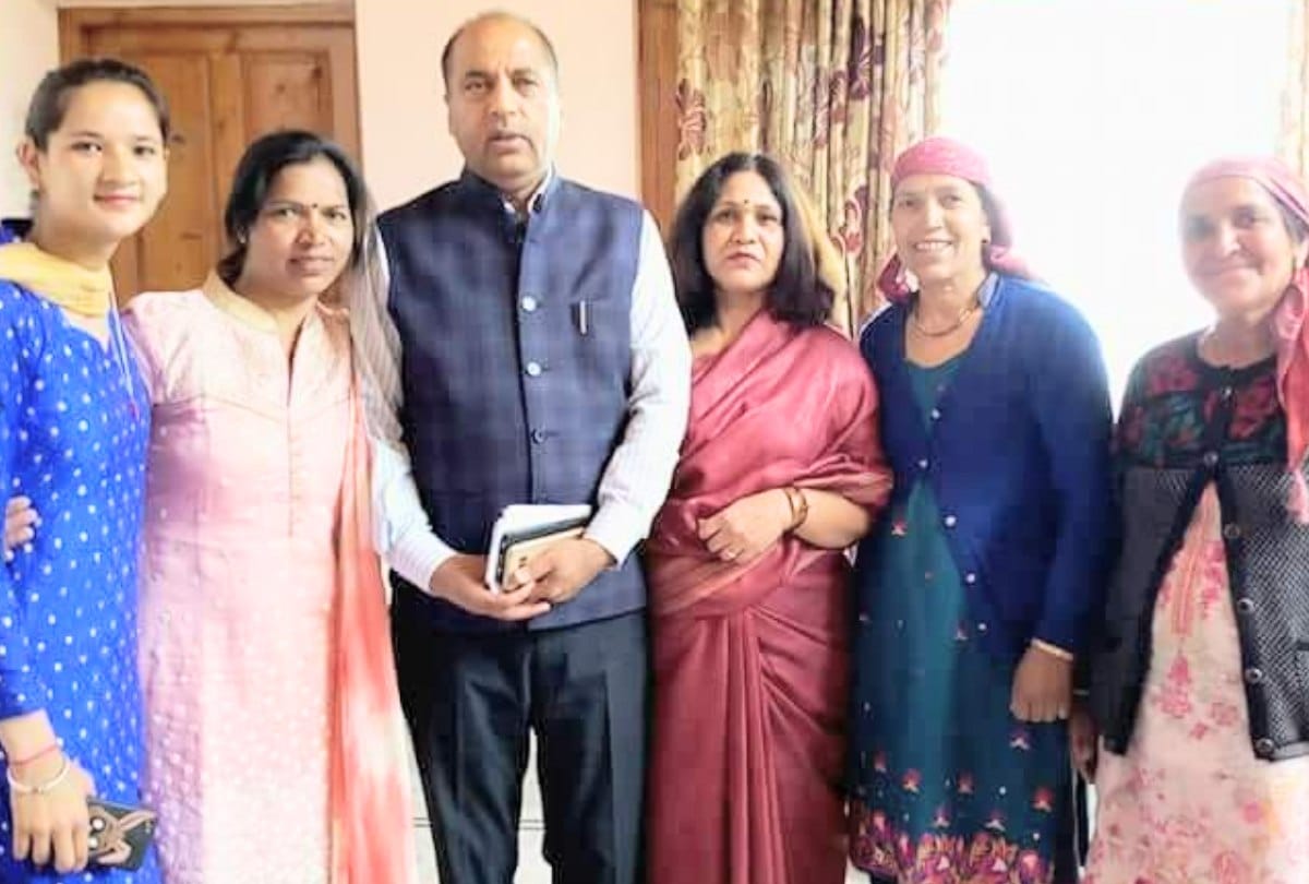 cm jairam thakur meets mother vikramu in village