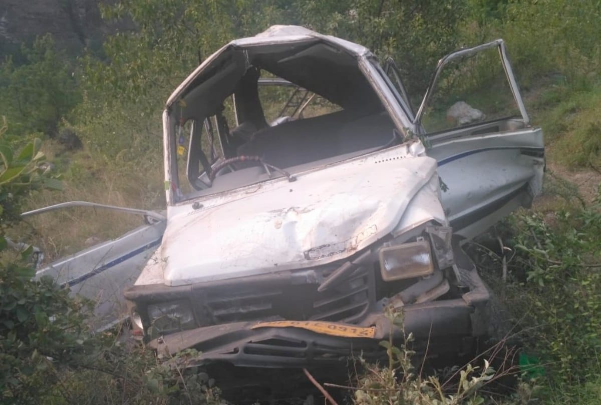 Himachal Pradesh: 5 dies, 11 injured when Tata Sumo falls in to gorge