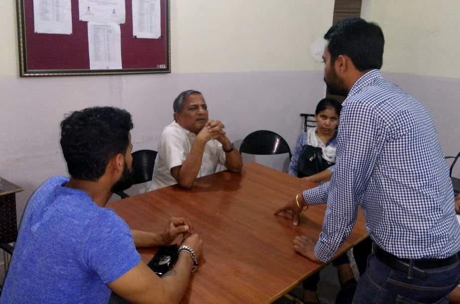 teacher beaten 10 student brutally