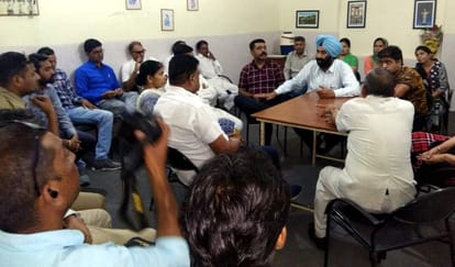 teacher beaten 10 student brutally
