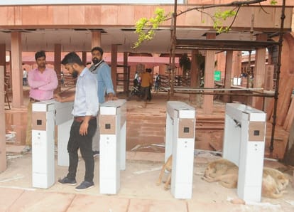 for the entry of taj mahal will be start turn gate in november