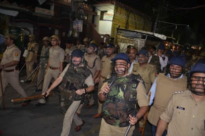 clash in aminabad lucknow due to the parking slot 