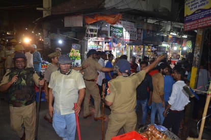 clash in aminabad lucknow due to the parking slot 