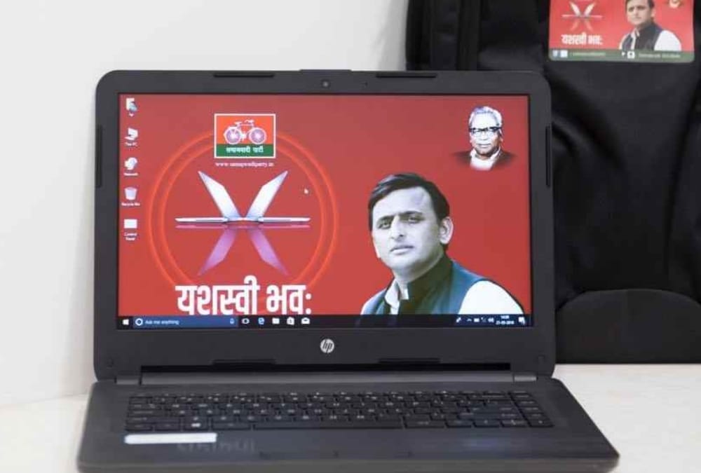 new laptops of akhilesh yadav has no pic of mulayam singh yadav.